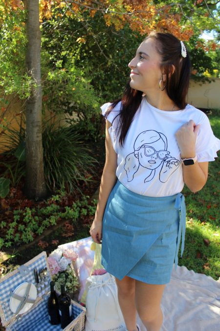 The Daphne Outline Tee